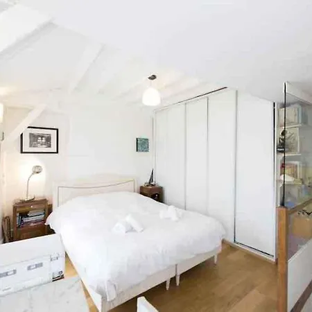 Apartment Batignolles Balcony *